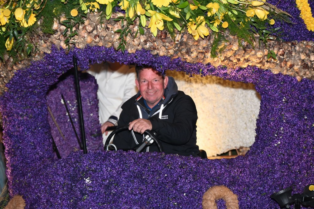 ../Images/Verlicht bloemencorso 2025 035.jpg
